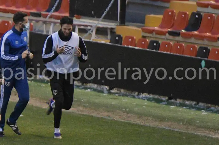 El &#039;hombre-gol&#039; del Rayo, Antoñín, regresa a casa