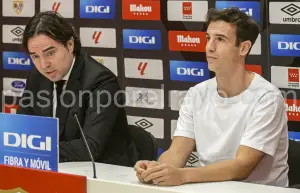 Iñigo Pérez y Martín Presa durante la presentación del entrenador