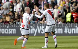 Trejo e Isi celebrando uno de los goles anotado contra el Girona