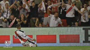 Raúl de Tomás celebra un gol con el Rayo Vallecano