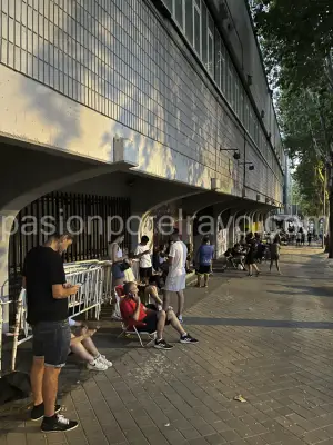 Estado de la cola en la Calle Payaso Fofó a las 21 horas