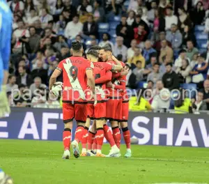 El Rayo Vallecano, en la celebración del gol en el Bernabéu
