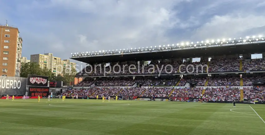 Imagen panorámica del Estadio de Vallecas en el Rayo - Villarreal de esta tarde.