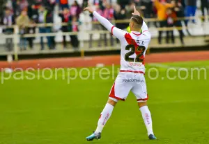 Raúl de Tomás celebrando uno de sus goles con el Rayo Vallecano