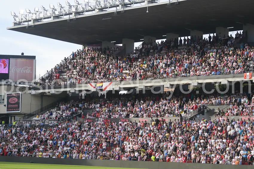 La Comunidad de Madrid ofreció la venta del estadio al Rayo pero...