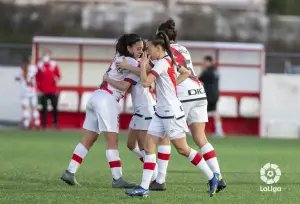 Las jugadoras del Rayo Femenino celebran un gol contra el Valencia