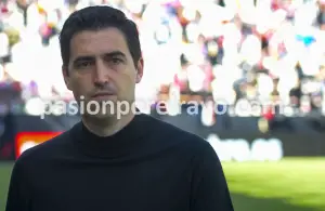 Andoni Iraola, técnico del Rayo Vallecano