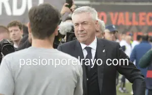 Ancelotti saluda a Íñigo Pérez en el Rayo Vallecano - Real Madrid