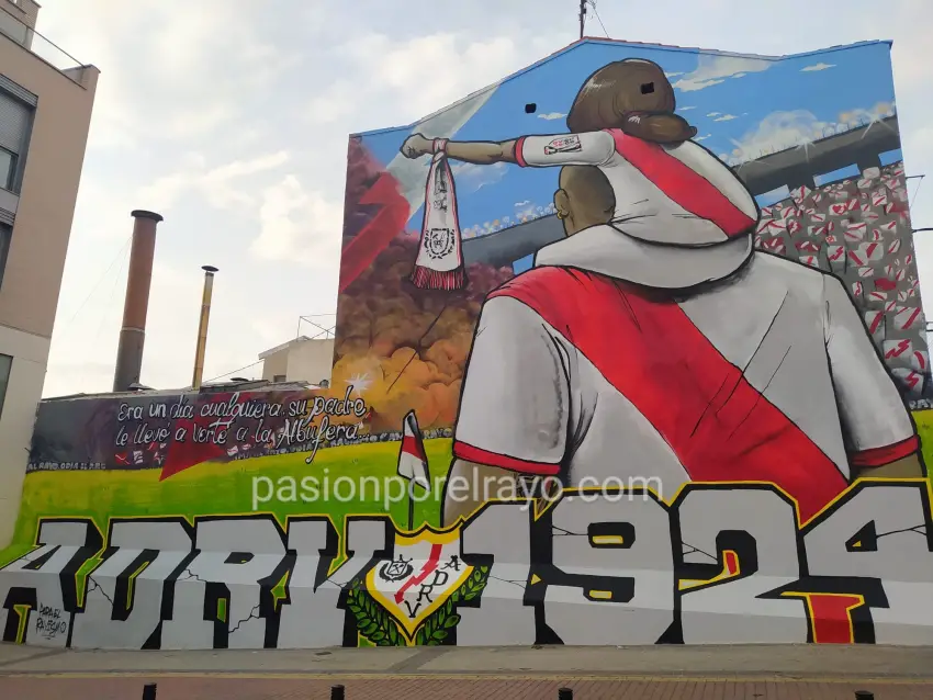 Mural de la afición del Rayo Vallecano junto al estadio de Vallecas