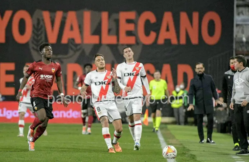 Trejo y Sergi Guardiola, durante el Rayo Vallecano - Valencia
