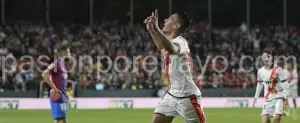 Radamel Falcao celebrando el gol de la victoria ante el Barcelona
