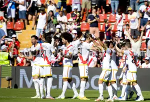 Alvaro celebrando el 1-0 ante el Mallorca en Vallecas
