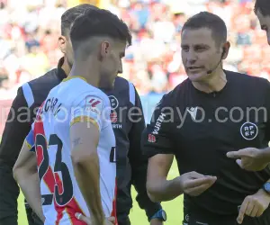 Figueroa Vázquez antes del Rayo - Villarreal de esta temporada en Vallecas